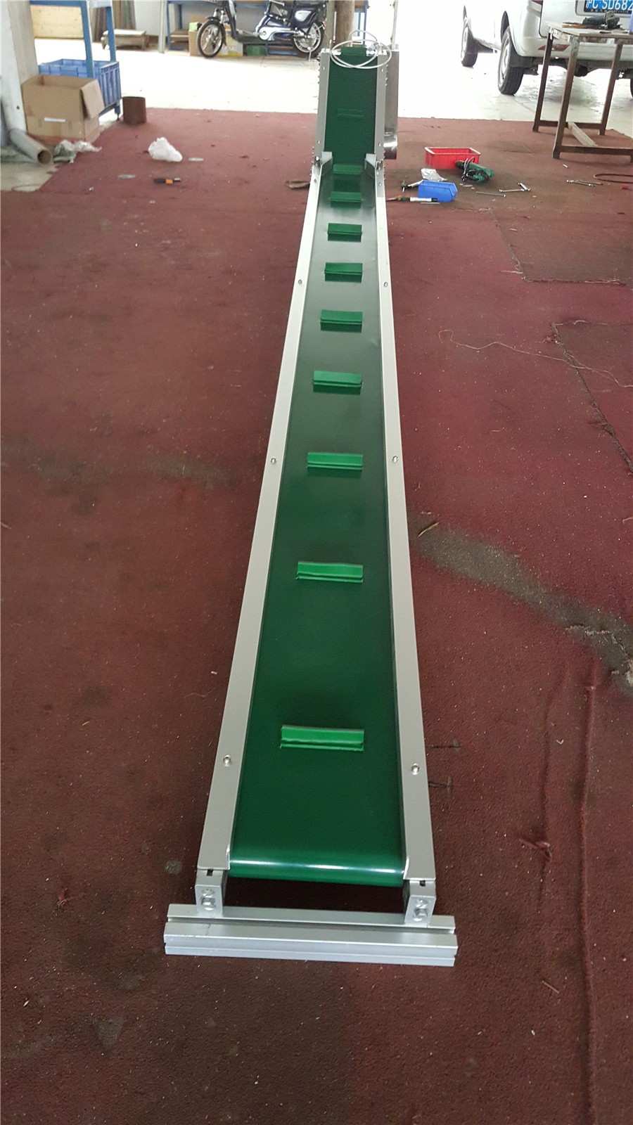 帶隔條斜坡皮帶輸送機